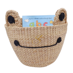 Panier de rangement pour enfants en jacinthe d'eau écologique, organisateur de jouets grenouille moderne fait main - Product Image 2