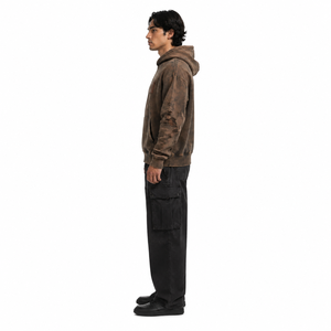 Sweat à capuche marron délavé vintage 450 g/m² pour homme, style workwear vieilli avec patch en cuir véritable, personnalisable OEM Sialkot - Product Image 3