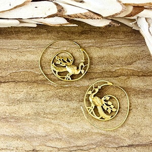 Pendientes de Aro de Pluma de Pavo Real de Alta Demanda, Pendientes Bohemios de Latón para Mujer, Aros Espirales Tribales de Animales Chapados en Oro de 18K para Venta al por Mayor/OEM/ODM - Product Image 4