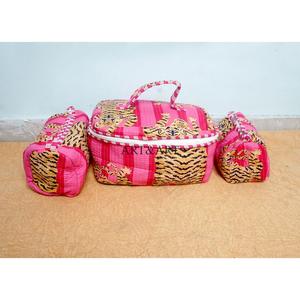 Ensemble de 3 trousses de toilette multifonctionnelles réutilisables faites à la main, grand format, avec fermeture éclair, motif tigre rose imprimé en bloc, durable - Product Image 1