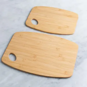 Planche à découper en bambou naturel courbé, grande planche à découper en bois avec bords arrondis et trou de suspension intégré, planche de service - Product Image 3