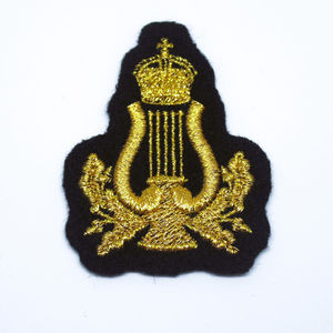 Badges brodés à la main en fil de bullion de haute qualité, tendance, avec épingle de sûreté, logo personnalisé, service OEM/ODM, couleurs et designs personnalisables - Product Image 3