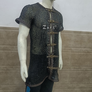 Camisa de armadura de malla hecha a mano con ribete de cuero, de acero dulce con anillos planos remachados, estilo medieval, de media manga, para uso adulto. - Product Image 2