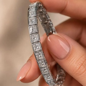 สร้อยข้อมือเทนนิสทรงสี่เหลี่ยมประดับเพชรโมอิสซาไนต์ AFAR JEWELS รุ่น Masterpiece ชุบทองบนเงินแท้ 925 ขนาด 2.5*2.5 มม. ทรงเจ้าหญิง สไตล์ฮิปฮอป สำหรับทั้งชายและหญิง - Product Image 3