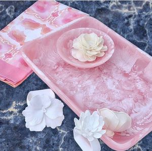 Bandeja Decorativa Rectangular de Resina Acrílica con Patrón de Geoda Rosa de NEHA ENTERPRISES, Asas Doradas, Hecha a Mano, Multifuncional - Product Image 6