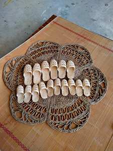 Sandales de luxe en jacinthe d'eau, pantoufles tissées à la main pour les vacances, chaussures écologiques en fibres naturelles pour les clients du monde entier - Product Image 4