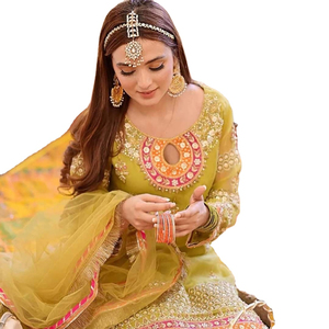 Traje de novia Mehndi premium con bordado Zari, detalles de lujo y confección a medida para ocasiones especiales de boda - Product Image 1