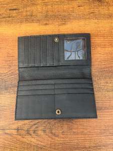 กระเป๋าสตางค์ผู้หญิงหนังวัวสองพับลายดอกไม้ทำจากหนังวัวแท้ - Product Image 5