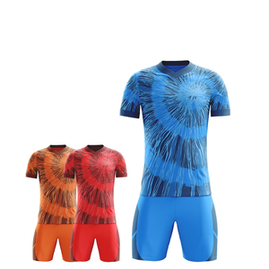 Tenue de sport professionnelle pour équipe, uniforme de football, fabrication sur mesure au Pakistan, maillot et short de football vintage pour jeunes - Product Image 6