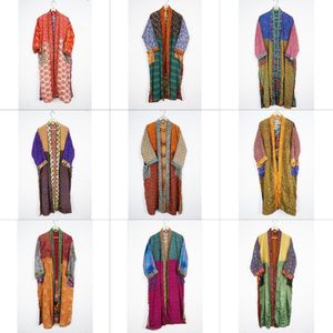 Robe kimono vintage en soie patchwork, style bohème, ouverte sur le devant, robe kimono de luxe, robe kimono pour la plage, robe kimono pour les fêtes, peignoir - Product Image 1