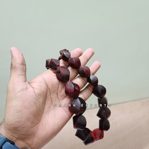 Collier élégant fait à la main en corne de buffle rouge avec perles, finition naturelle polie, toucher réel, durable, élégant, pour tous les jours et les occasions spéciales - Product Image 2