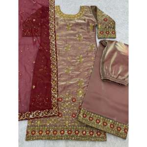 Ensemble de soirée en satin de créateur avec magnifique dupatta, haut à manches trois-quarts et pantalon - Product Image 2