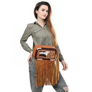 Sac à bandoulière bohème usiné à la main Nouveau design de style occidental en cuir véritable Cowgirl Sling sculpté avec pompon décoration - Product Image 2