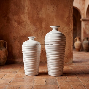 Vase de sol grand format Pilin L en terre cuite rustique blanche, côtelé, fait main, pot en argile décoratif, céramique en gros - Product Image 3