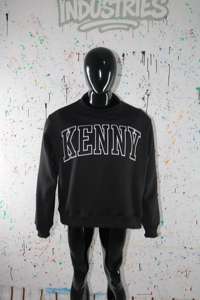 Sudadera Cuello Alto KENNY BLACK 100% NEGRO con Apliques Bordados, Sudadera de Cuello Ancho con Hilos Finos - Product Image 2