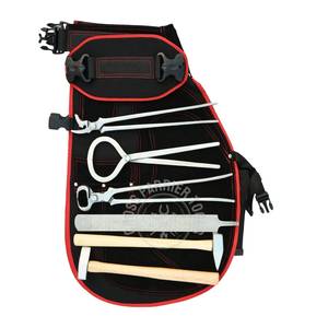Kit d'outils de fermeur robuste pour l'entretien des sabots, comprenant Pince à sabots, Testeur de sabots, Marteau de fermeur, Pince à crins courbée, Râpe à sabots et Tablier de fermeur - Product Image 1