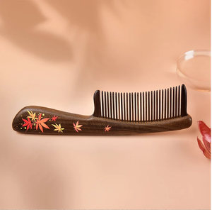 Peigne en bois naturel élégant à dents fines, conçu pour un toilettage quotidien fluide, disponible à prix de gros. - Product Image 2