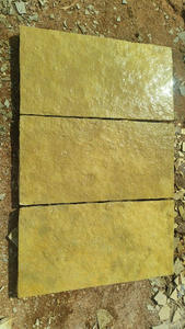 Calcaire jaune doré durable avec dos calibré offrant une surface naturelle antidérapante idéale pour les terrasses de piscine en pavage extérieur - Product Image 3