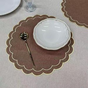 Juego de 4 Manteles Individuales de Lino y Algodón con Bordado de Flores Festoneadas, 15 Pulgadas, Textura de Lino Natural, Lavables a Máquina - Product Image 4