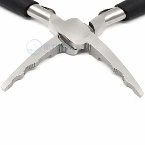 Alicates Clásicos de Acero Inoxidable de Alta Calidad de 6 Pulgadas para Extensiones de Cabello con Mango Ergonómico Negro para un Estilizado Preciso - Product Image 1