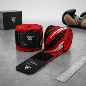 Vendas para manos diseñadas con tela elástica, cierre seguro, ajuste cómodo y construcción duradera para boxeo y artes marciales. - Product Image 4