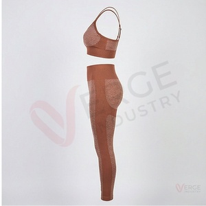 Conjunto de yoga de 2 piezas para mujer, top corto sin costuras con tirantes cruzados y leggings de cintura alta, estampado marrón - Product Image 3