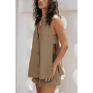 Ensemble coordonné gilet et short taille haute en lin pour femme, souvent appelé ensemble gilet en lin et short coordonné - Product Image 1