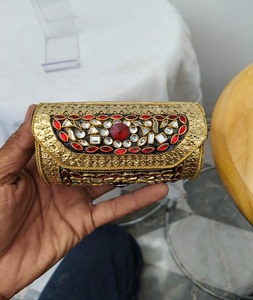 Mini Bolso de Mano Kundan de Latón, Chapado en Oro, Diseño Personalizado Hecho a Mano, para Uso Nocturno, con Diamantes y Cierre de Hebilla - Product Image 1