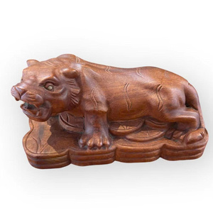 Sculpture de tigre en bois de rose massif de qualité supérieure, sculptée à la main, durable, statue animale Feng Shui, Tam Viet, décoration de table, décoration de la maison - Product Image 1