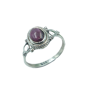 Anillo de Granate Rojo Natural en Plata de Ley 925, Hecho a Mano, con Cabujón Ovalado, Joyería de Plata de Diseño Vintage para Mujer - Product Image 1