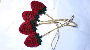En gros, Breloque de sac et Porte-clés de luxe en coton fait main, perlée de perles de rocaille, motif fraise, légère, durable, mignonne et romantique - Product Image 5