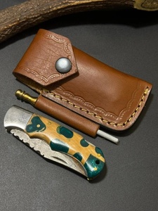 Couteau de poche pliant artisanal en acier Damas cuivré, manche en résine, étui en cuir, couteau de survie multifonctionnel pour l'extérieur - Product Image 4