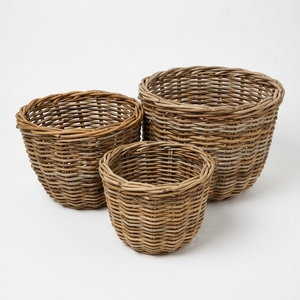 Nuevo juego moderno minimalista de tres cestas de almacenamiento de ratán natural tejido, organizador redondo rústico de mimbre, juego de cestas para plantas. - Product Image 1