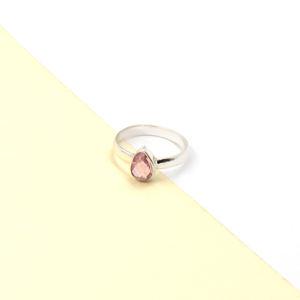 Anillo de Cuarzo Rosa con Forma de Pera - Anillo de Latón Plateado con Acabado Mate Estilo Bohemia Sin Níquel - Product Image 5
