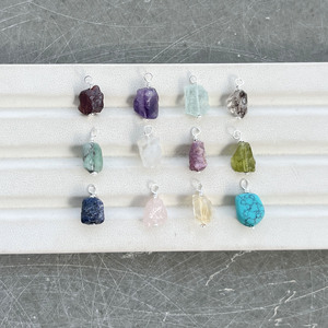 Pendentif en pierre de turquoise naturelle |   Charme bleu brut |   Fournitures de bijouterie en fil métallique - Product Image 4