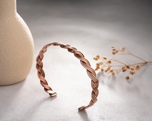 Brazalete Magnético de Cobre Sólido para el Bienestar Diario, Brazalete Magnético de Cobre Texturizado Moderno para Hombres y Mujeres - Product Image 3