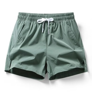 Shorts décontractés polyvalents pour hommes, 100 % polyester, tissu peigné respirant, coupe ample et confortable, couleur unie - Product Image 6