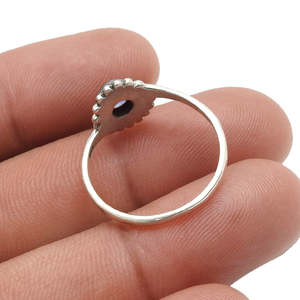 Anillo bohemio clásico en plata de ley 925 con incrustaciones de piedra lunar arcoíris de corte redondo, anillo hecho a mano para chicas. - Product Image 3