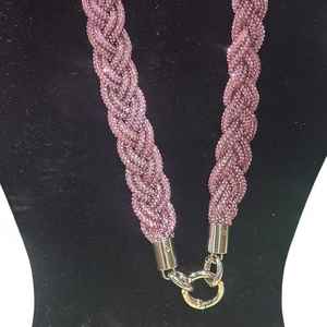 Cordón Rosa Brillante Jack and Jill con Cristales de Imitación, Correa Trenzada para el Cuello, Porta Credenciales Brillante, Accesorio de Moda - Product Image 4