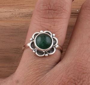 แหวนเงินแท้ 925 ประดับหยกเขียวธรรมชาติทรงเบเซล ดีไซน์หรูหราสำหรับผู้หญิง ประดับอัญมณีแท้ เหมาะสำหรับงานปาร์ตี้ - Product Image 2