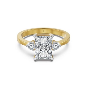 Anillo de Compromiso de Oro Amarillo de 14K con Diamante Cultivado en Laboratorio de Corte Radiante de 1.36CT y Tres Piedras, Joyería Fina - Product Image 1