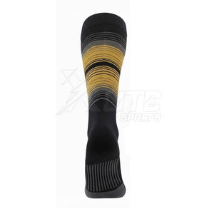 Chaussettes de sport fabriquées au Pakistan avec un ajustement élastique et un tissu respirant pour l'entraînement au football, la course à pied et la pratique. - Product Image 3