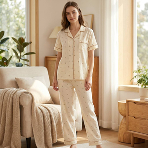 Conjunto de Pijama de Satén de Poliéster Transpirable para Mujer, Manga Corta, Cuello con Botones, Pantalones Largos, Color Rojo Sólido - Product Image 5