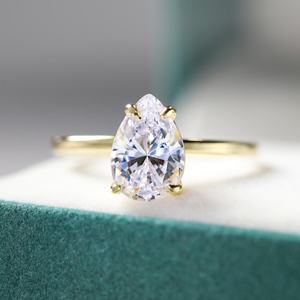 Anillo de Compromiso de Moissanita en Forma de Pera, Plata de Ley 925, Chapado en Oro de 14K, Anillo de Novia Alternativo Cultivado en Laboratorio - Product Image 1