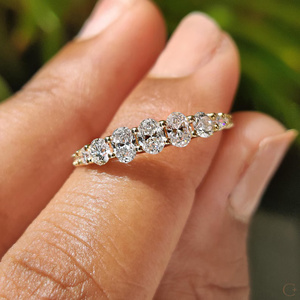 แหวนแต่งงานเพชรทรงรี 14K ทองคำแท้ ประดับเพชรเดี่ยวแบบครึ่งวงรอบ เพชรเพาะเลี้ยง DE VVS สีเหลือง รับรองโดย IGI วงแหวนทองคำแท้ - Product Image 1