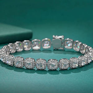 กำไลข้อมือ AMBER JEWELS รุ่นคลาสสิก ทองคำแท้ 18k ประดับพลอยธรรมชาติทรงเหลี่ยมมรกต รับรองโดย IGI เหมาะสำหรับทั้งชายและหญิง ใช้เป็นเครื่องประดับงานแต่งงาน รุ่น P-572 - Product Image 1