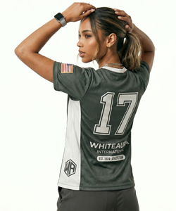 Maillot de football pour femme Whiteaura, col rond, manches courtes, en mesh sublimé, anti-humidité, coupe athlétique, gris, avec patch drapeau USA - Product Image 4
