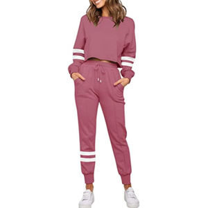 Conjunto de Dos Piezas de Lujo para Mujer: Top de Punto con Capucha, Encaje y Botones, y Pantalones sin Mangas, Diseño Chic - Product Image 5