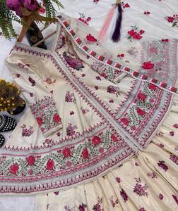 NOUVEAU DESIGN LANCE LA LAUTERIE SHARAR AVEC PALAZO ET DUPATTA, STYLE PEPLUM, TISSU EN SOIE NATURELLE LOURDE ET COTON MULTICOLOUR, TRAVAIL DAGHA 5 MM - Product Image 6