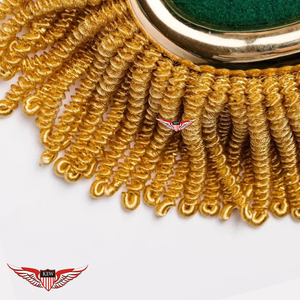 Epaulettes Metálicas Verdes Bordadas KEW, Accesorio Decorativo de Lujo con Flecos para Prendas - Product Image 2